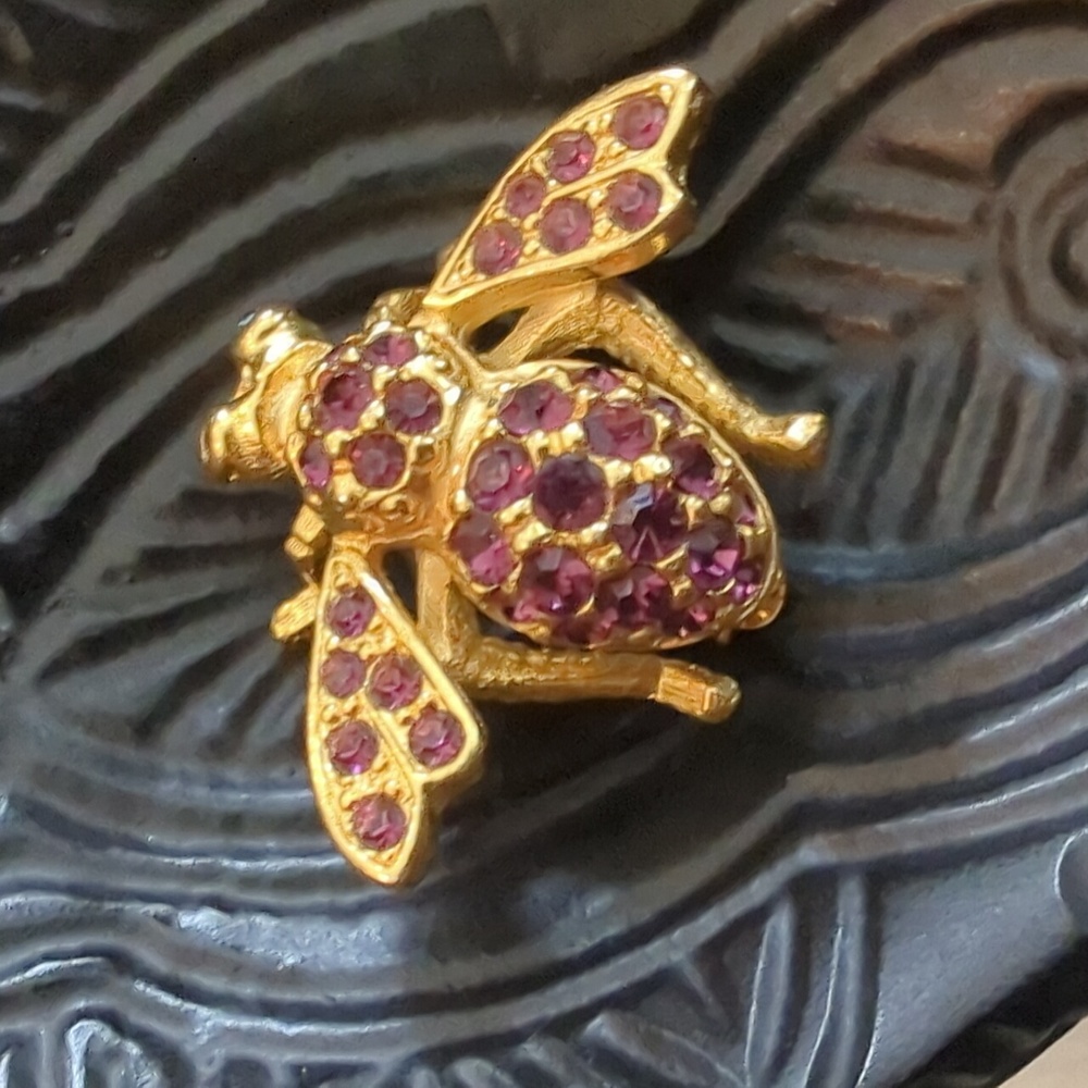 Vintage Joan Rivers Gold and Purple Bee Brooch - Picture 4 of 9